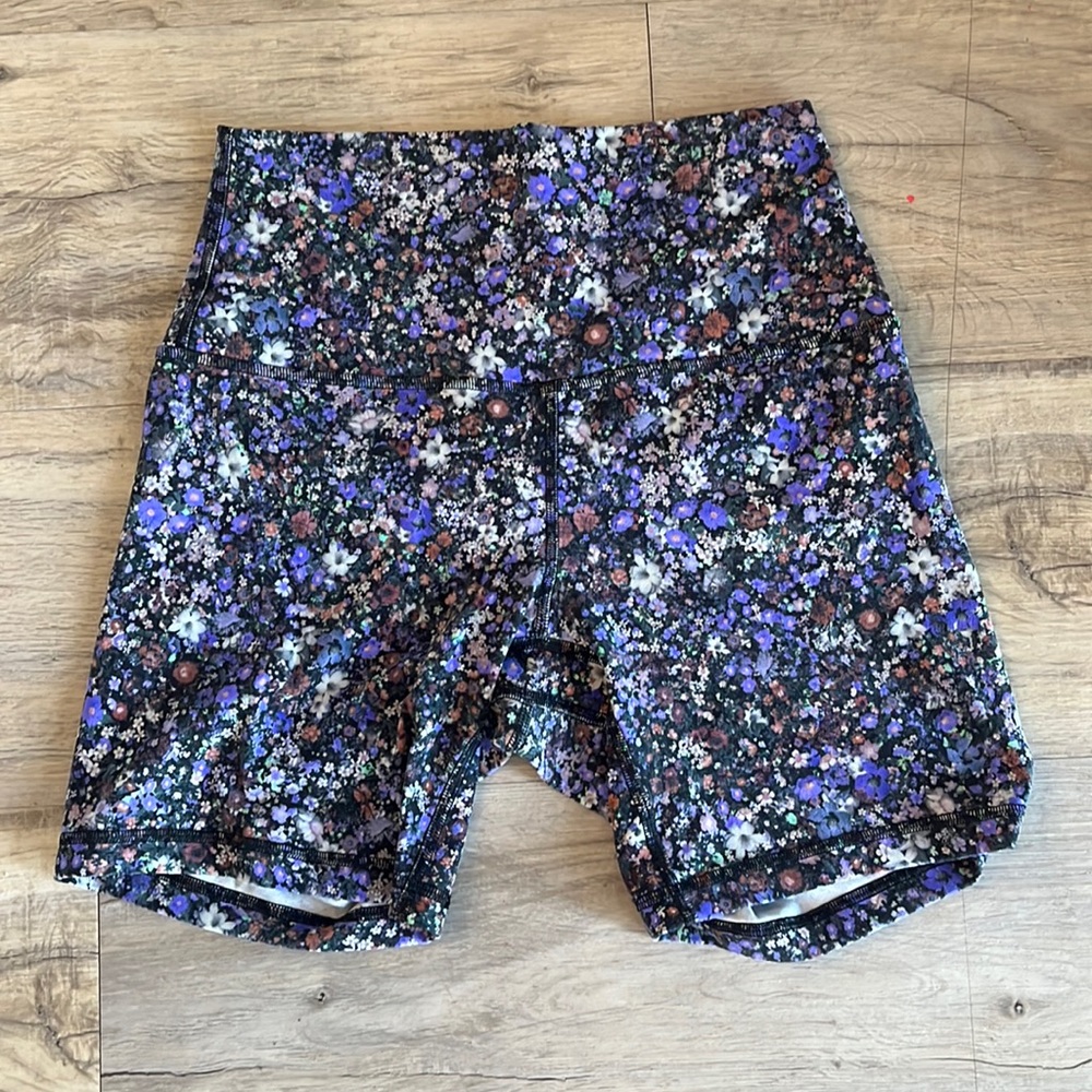 Lululemon size 6 shorts purple floral